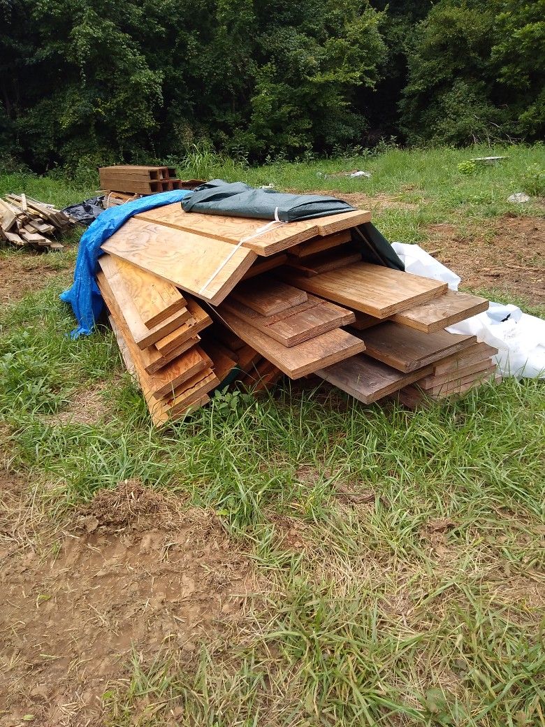 WOOD FOR SALE. COME LOOK. And MAKE OFFER ALL DIFFERENT TYPES OF WOOD AND LENGTHS