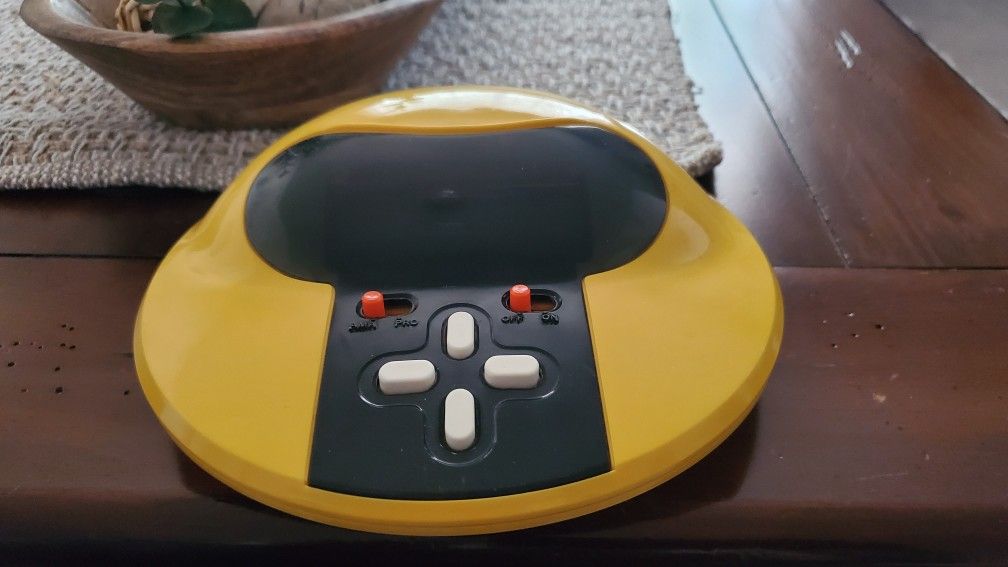 1981 Vintage Tomy ELECTRONIC Pacman Game. 