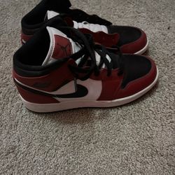 Jordan 1 Mid 