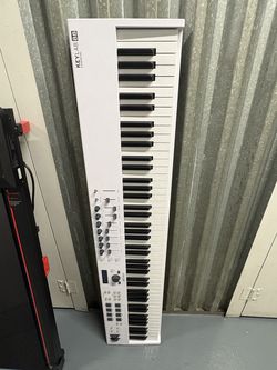 Arturia KeyLab Essential mk3 USB MIDI Keyboard Controller, 88 Key - White