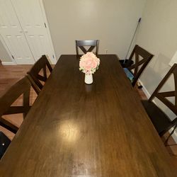 Table with 5 chairs
