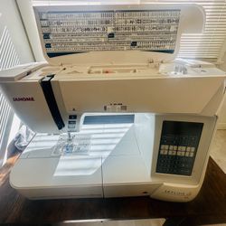 Janome Skyline S6 Sewing Machine