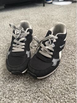 Rebooks men’s shoes
