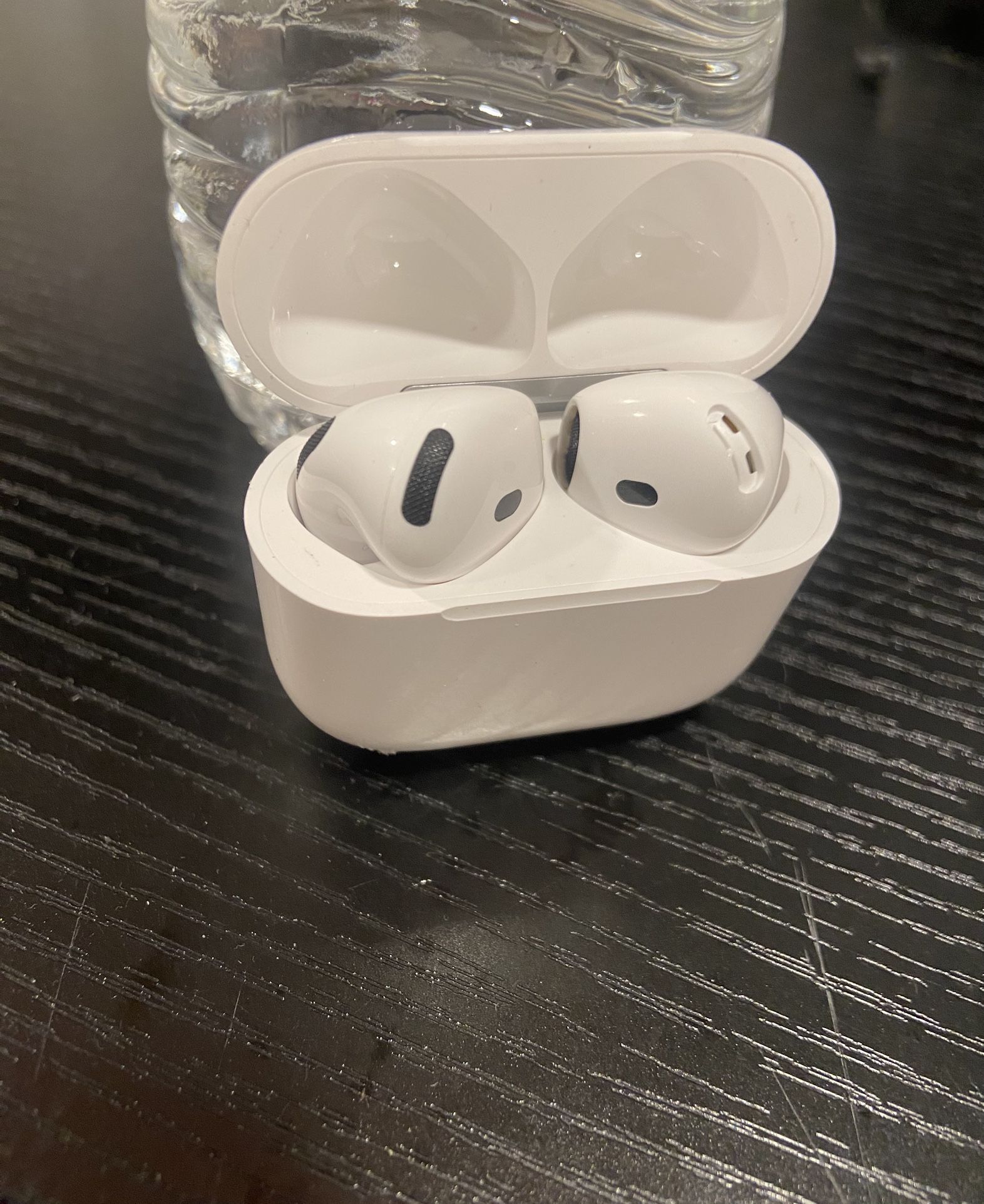 Apple AirPods 4