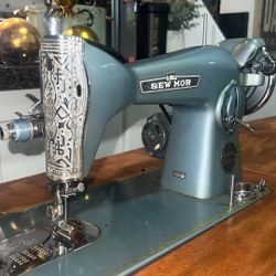 Working Antique Sewing Machine