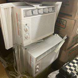 - GE 5000 BTU Air Conditioner Used 1 Season 
