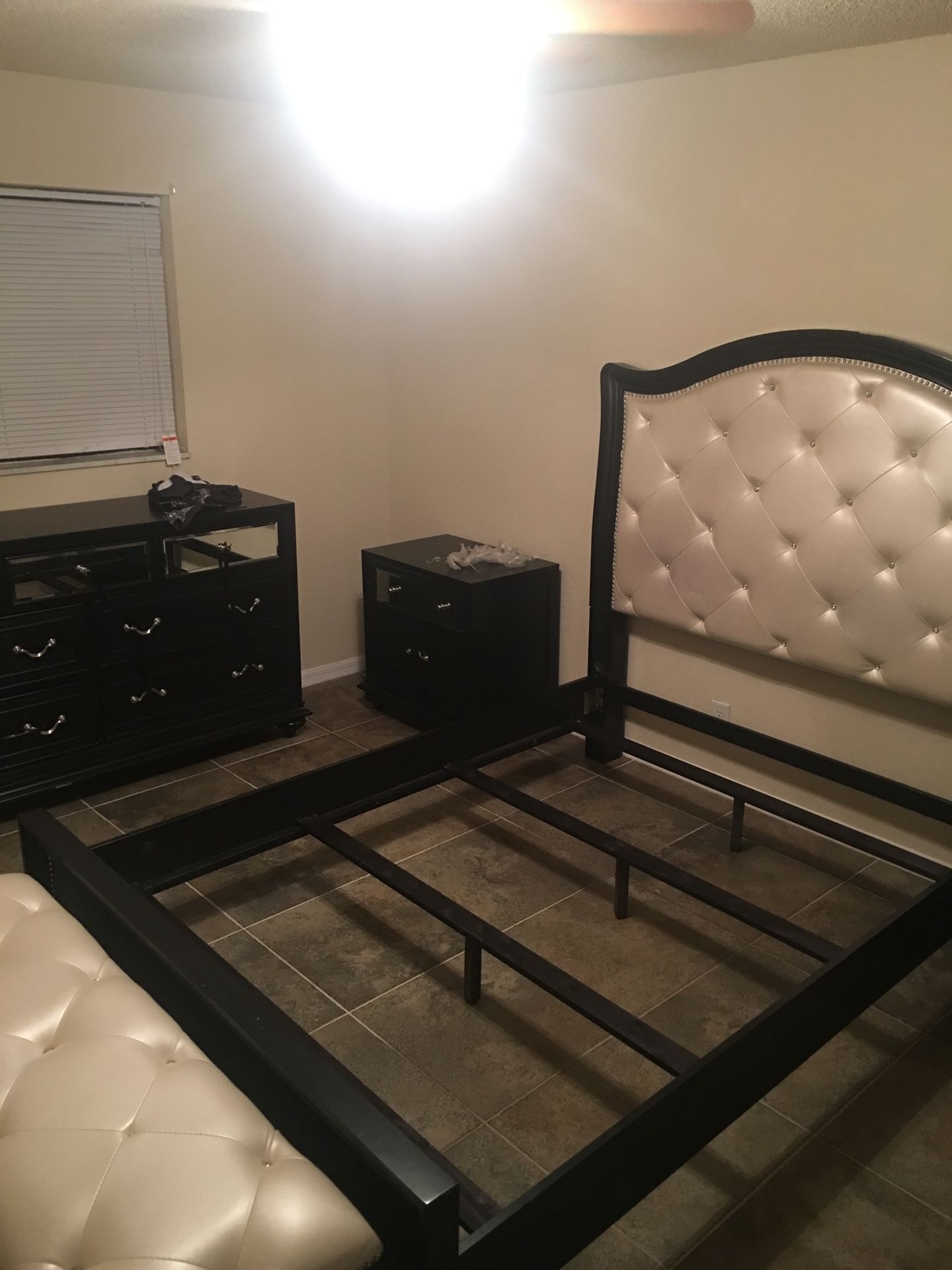 American Signature 5pc Marilyn Monroe Queen Bedroom Set