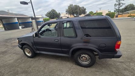 2000 Ford Explorer