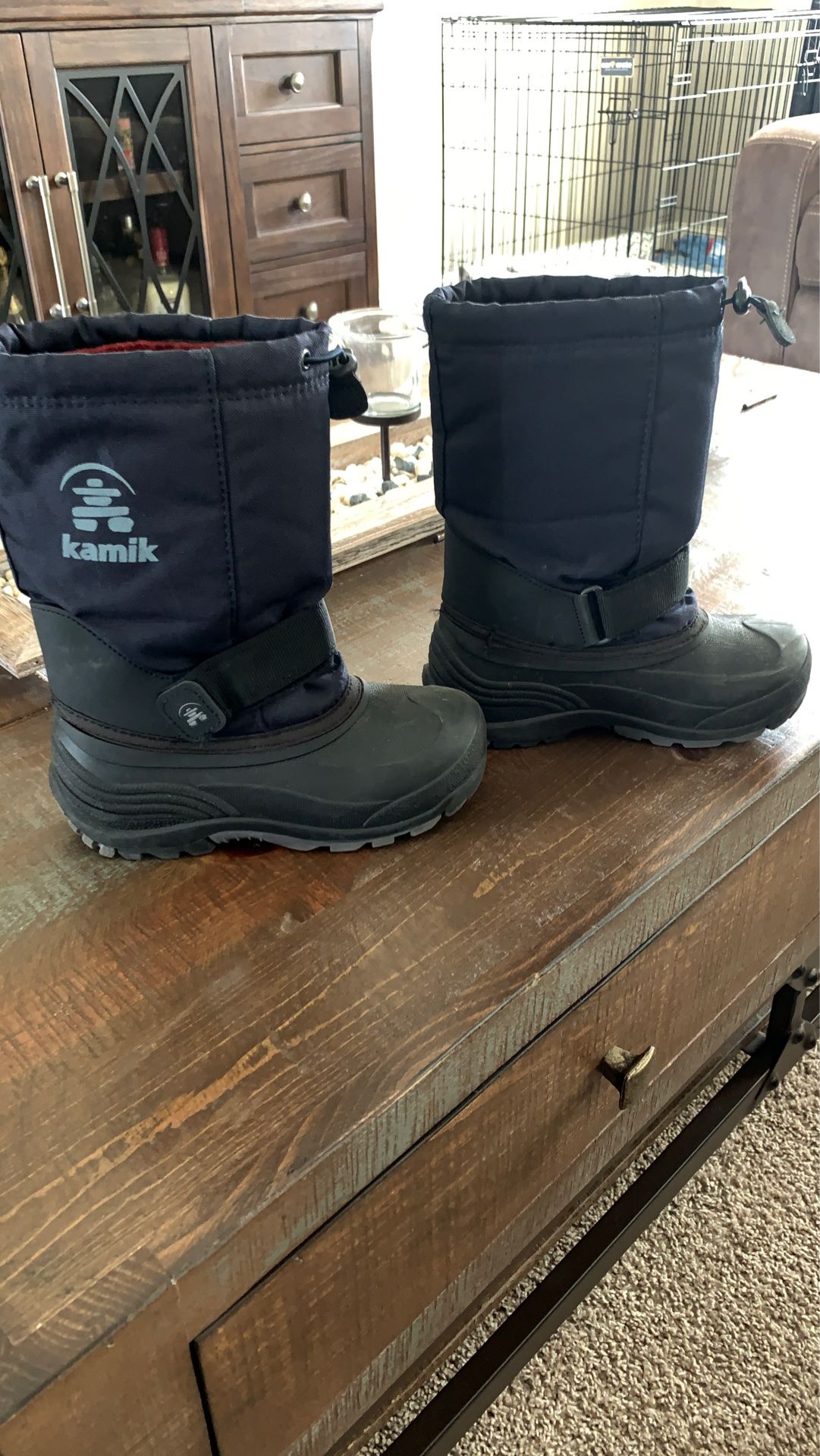 Boys winter boots size 2