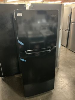 Frigidaire FFET1022UB Top Freezer Refrigerator (Open-Box / Scratch & Dent)