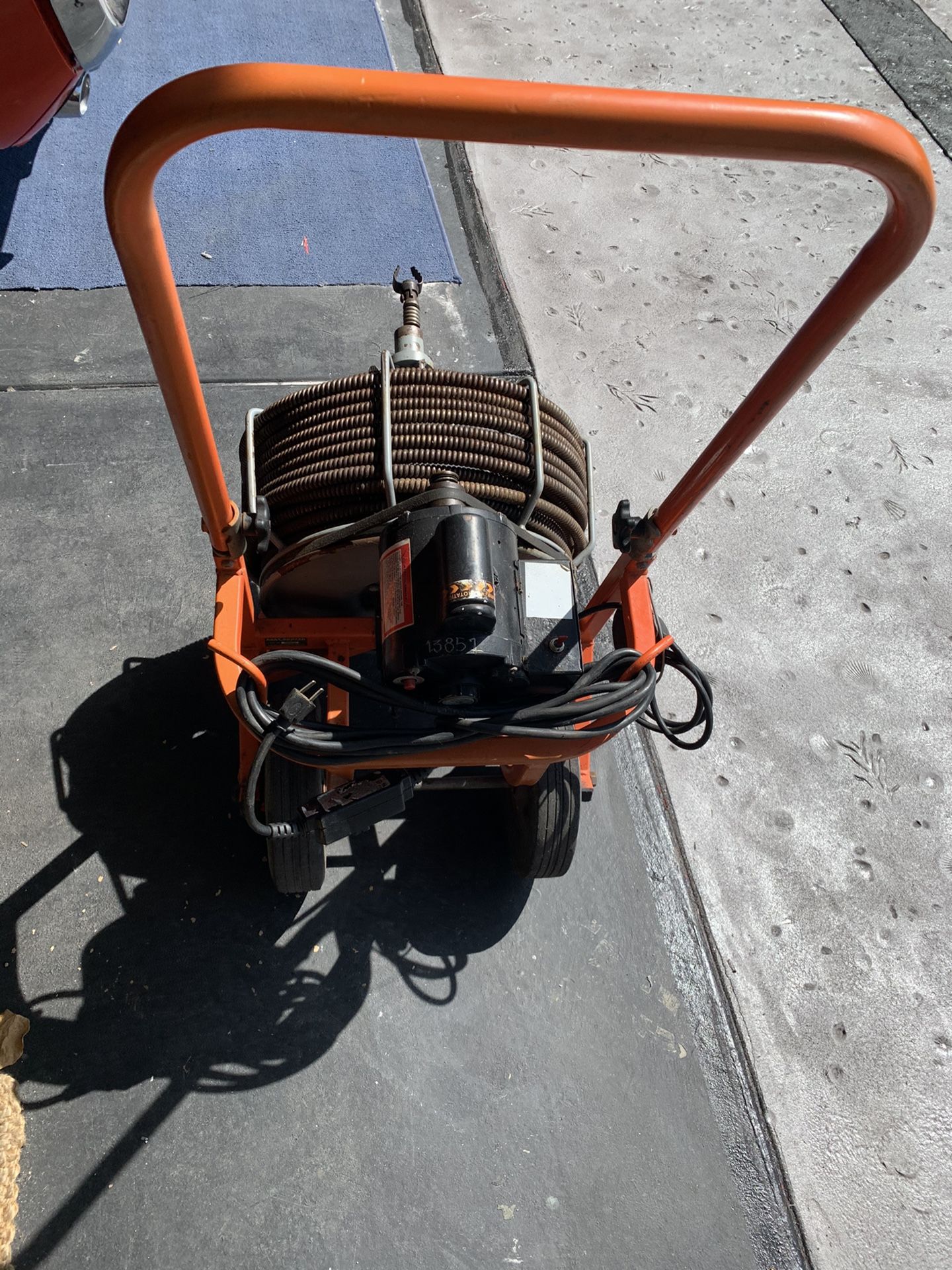 Drain cleaning machine