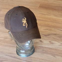 Brown Browning Dura-Wax cap 100% cotton one size fits all. Features a 
3-D embroidered Buckmark logo and is made from a water-resistant cotton 
canvas