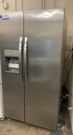 Frigidaire Side-by-Side   Refrigerador Side by Side With Ice Maker
