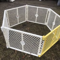 Very Nice Large Six Panel Play Yard Oh My $40 Firm