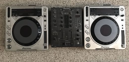 PAIR OF PIONEER CDJ 800 MK2 and DJM400 MIXER