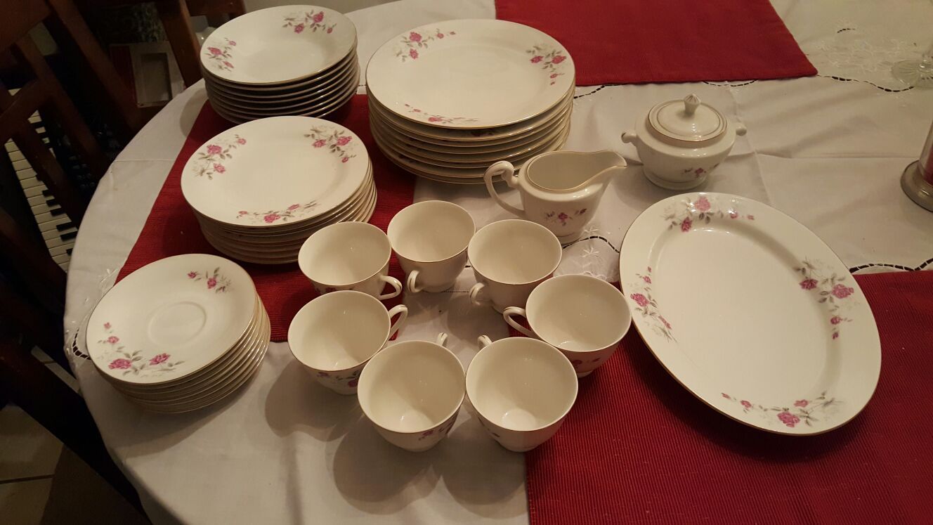 (42 Piece) 7 person China Set w/ pink Roses Design (+ Some Extras Pieces). Great!