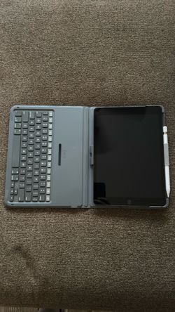Apple iPad (9th Generation) 64GB with Zagg Keyboard Case and Apple Pencil