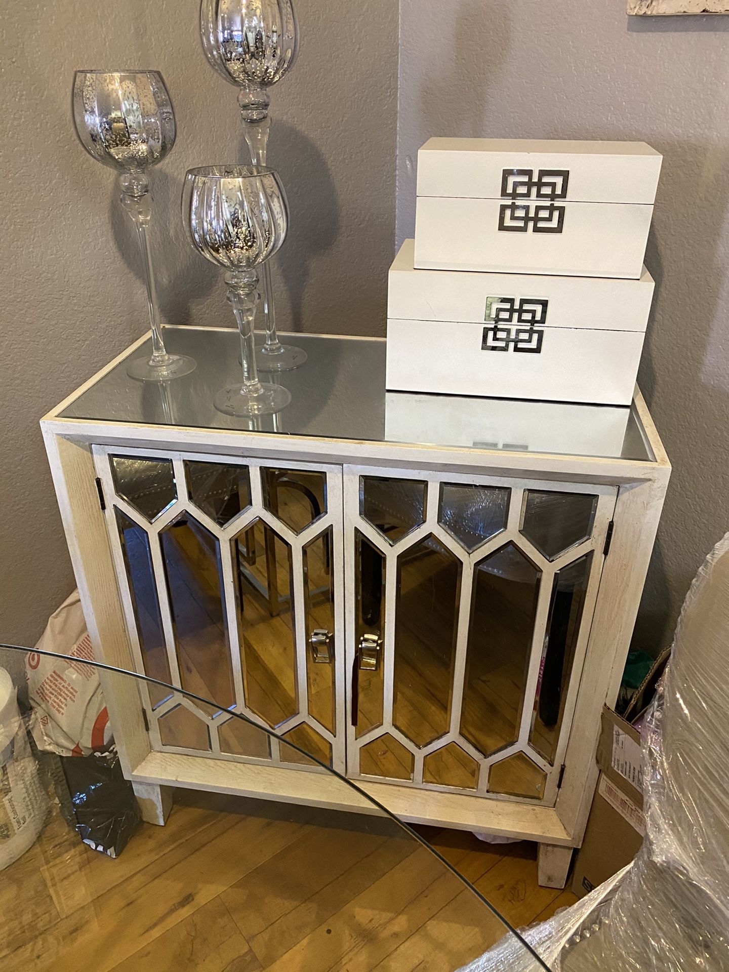 Discounts Sale Online 69 Mirrored Ave CA Cabinet Palmdale 2320 Palmdale For Unit E Sale Q4 Ca 