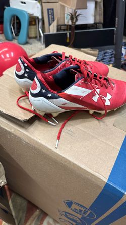 Under Armour Soccer Cleats Shoes Sz 9