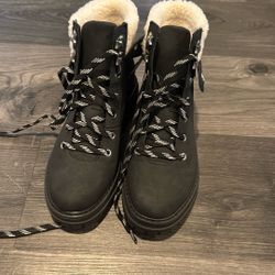 Women’s Size 7 Boots