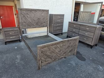5-Piece Rustic Gray Wood Queen Bedroom Set