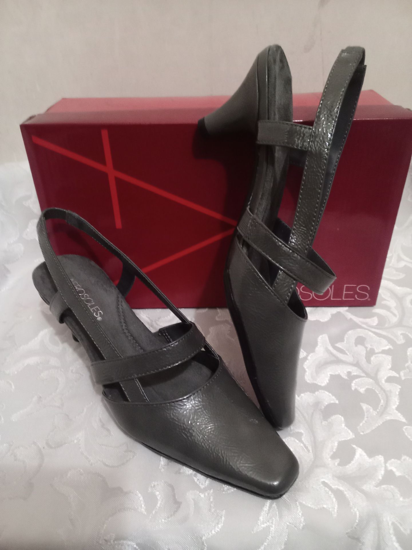 Aerosoles Black Cherry Dark Gray Size 7