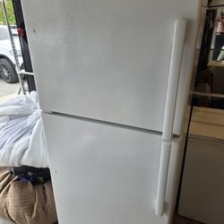 G.E. Fridge With Icemaker 