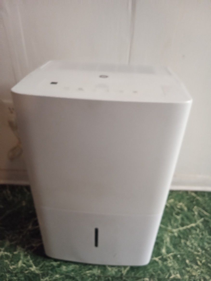 General Electric White Humidifier 30.00