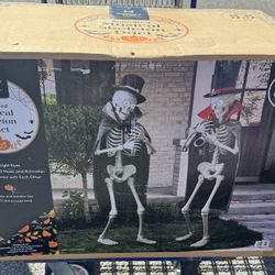 ANIMATED MUSICAL SKELETON DUET  “NEW”