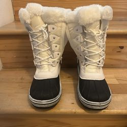 Women’s Snow Boots Fur Liner Lace Up- US 10 women’s 