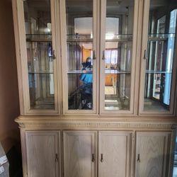 China Cabinet  Has Lights 