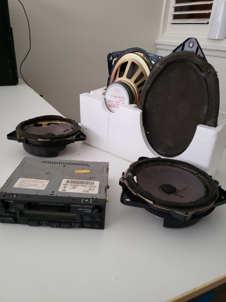 1998 Toyota Camry Radio and Speakers