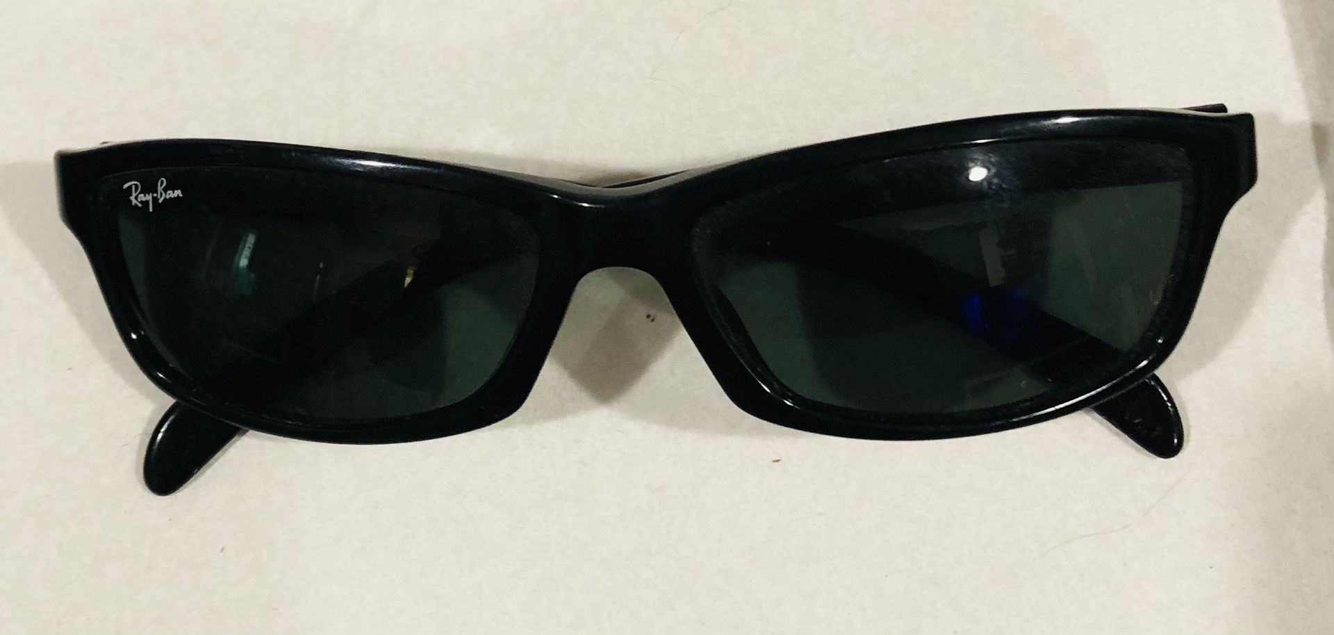 RAY BAN SUNGLASSES W/CASE