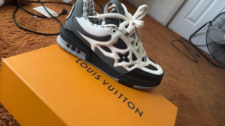LV SKATES SNEAKERS 10.5