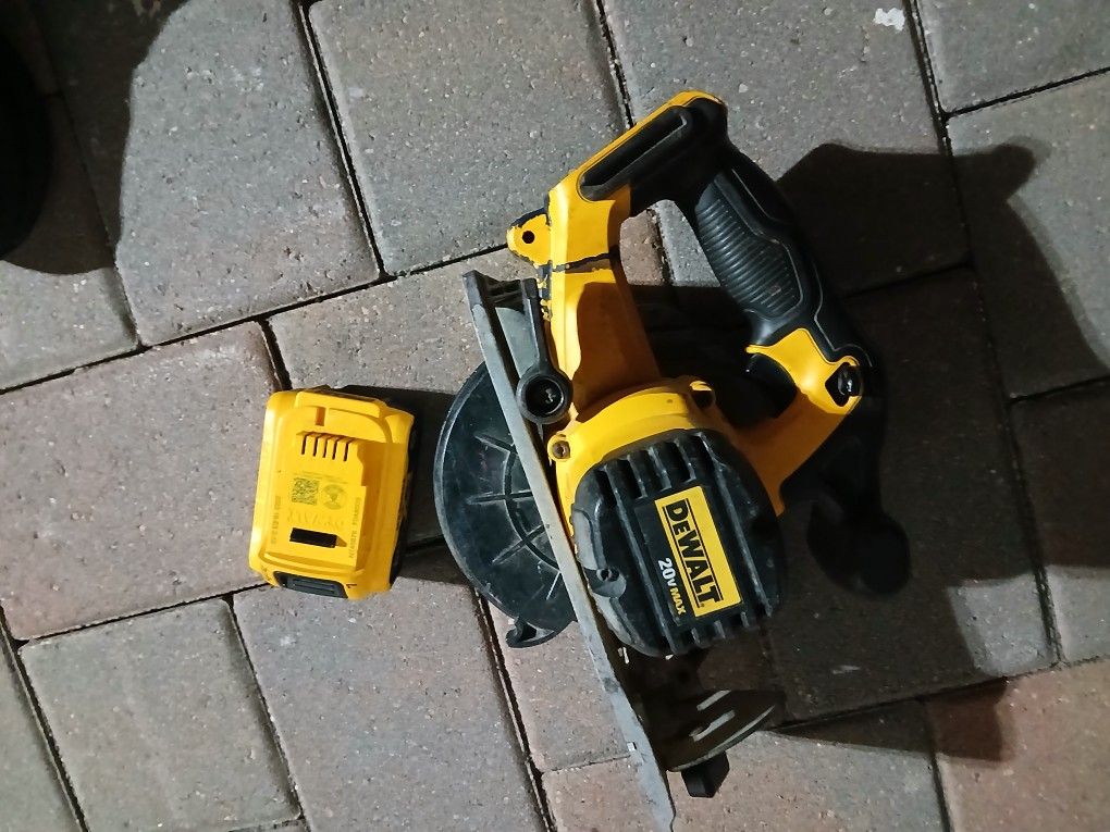 Dewalt 20 Volt circle Saw and 20 Volt Xr Battery