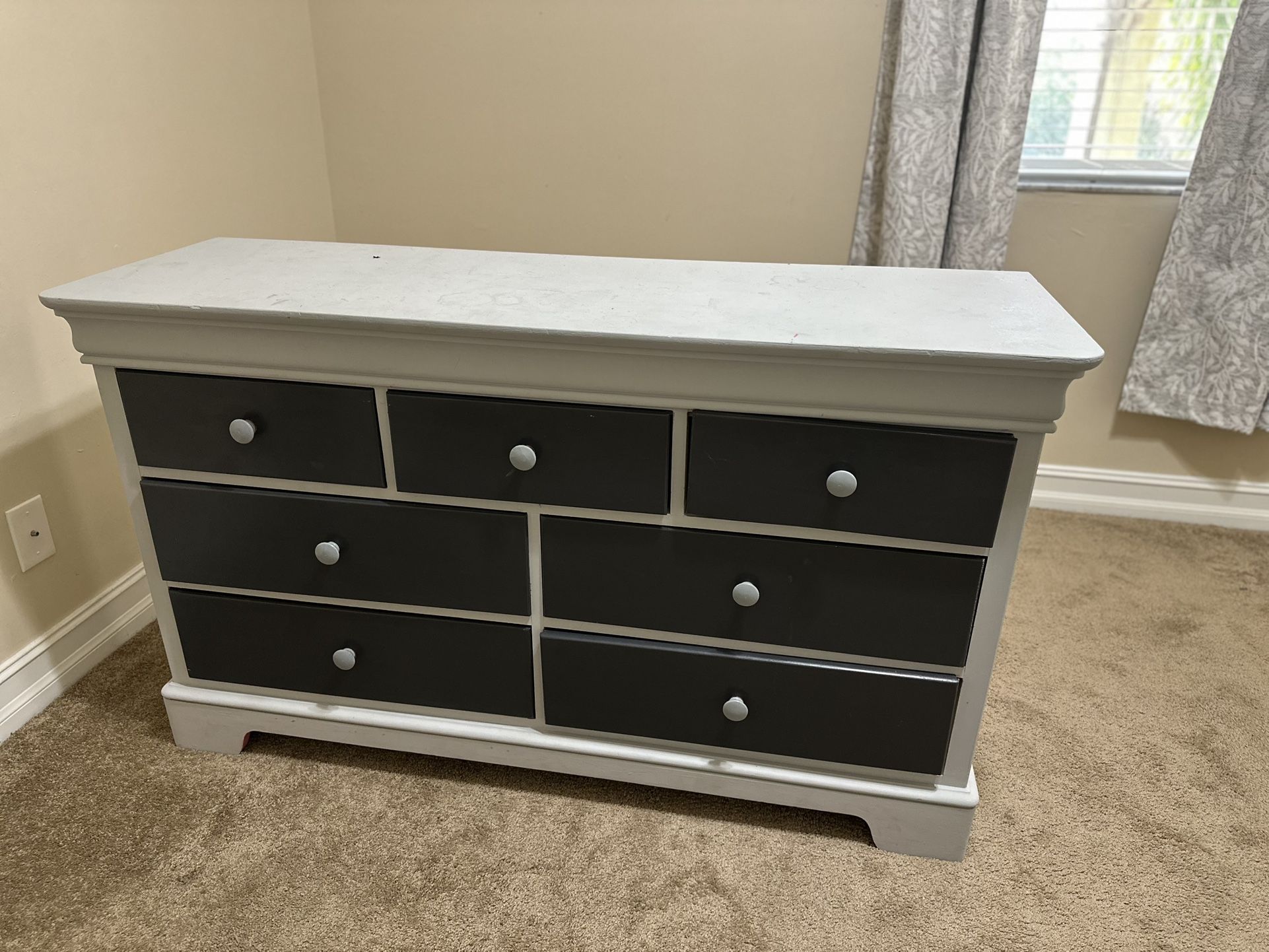 Dresser 