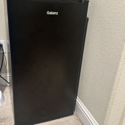 Galanz 3.3 Cu ft One Door Mini Fridge, Black Estar