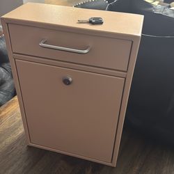 Locking mailbox - new