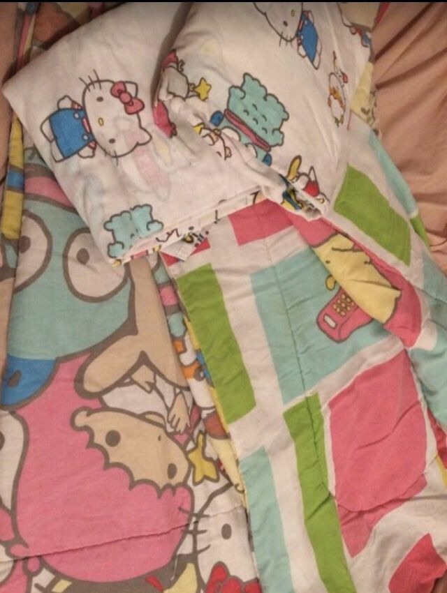 Twin hello kitty comforter