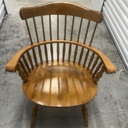 Vintage S Bent & Bros Colonial Windsor Captain Spindles Chair Maple Solid Wood. Used in good condition with some cosmetic blemishes. These blemishes a