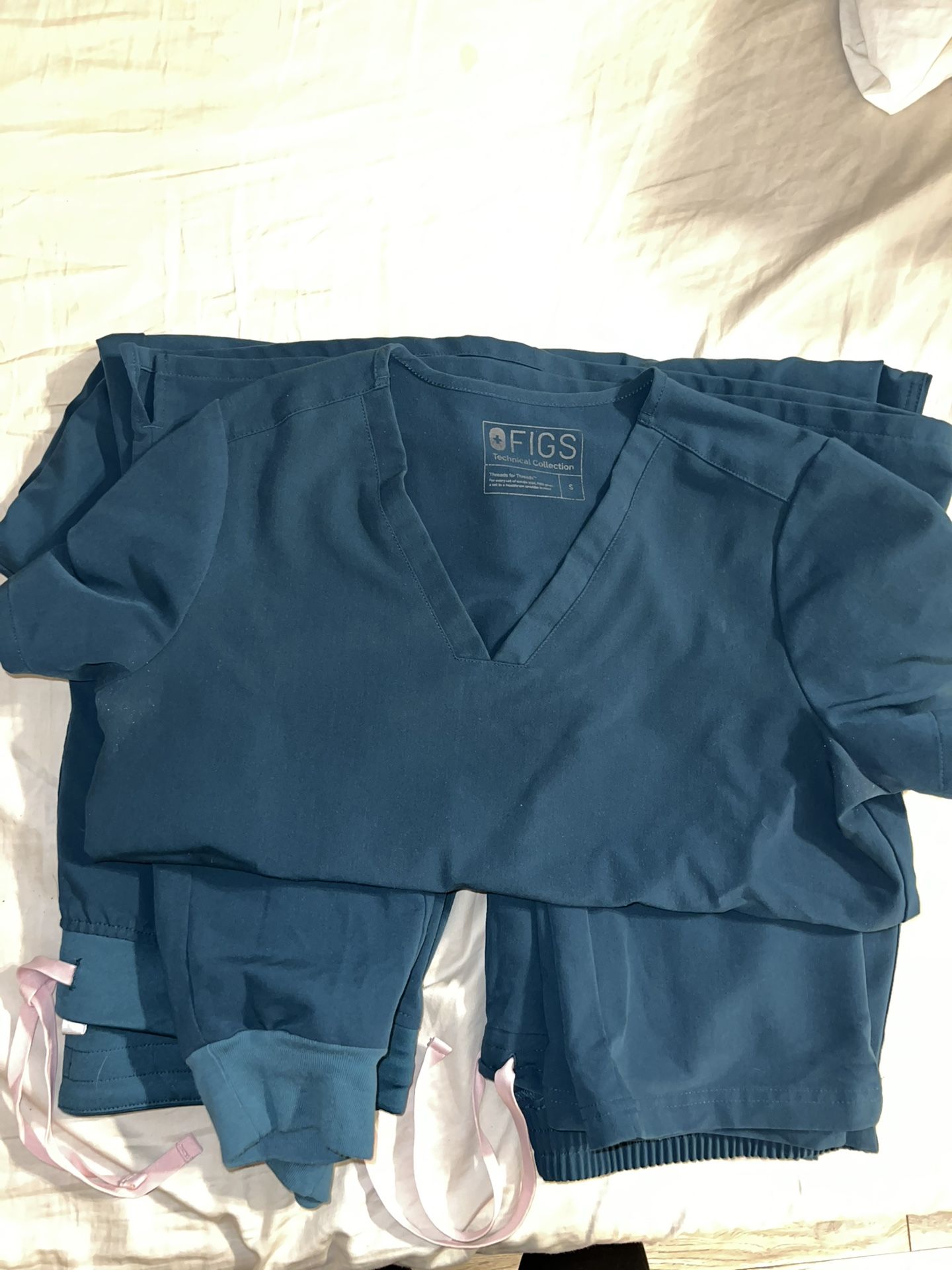 FIGS Scrub Set (2 Pants + 1 Shirt)