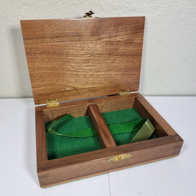 Wooden box for trinkets, two compartments

