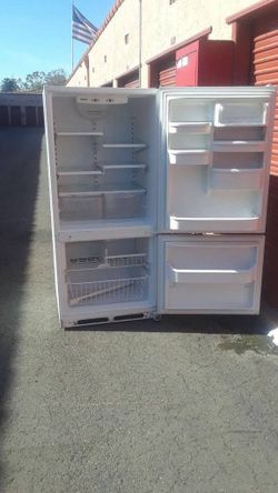 Refrigerator Kenmore bottom freeze