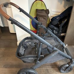 Uppababy Vista V2 Stroller & Mesa infant Car seat