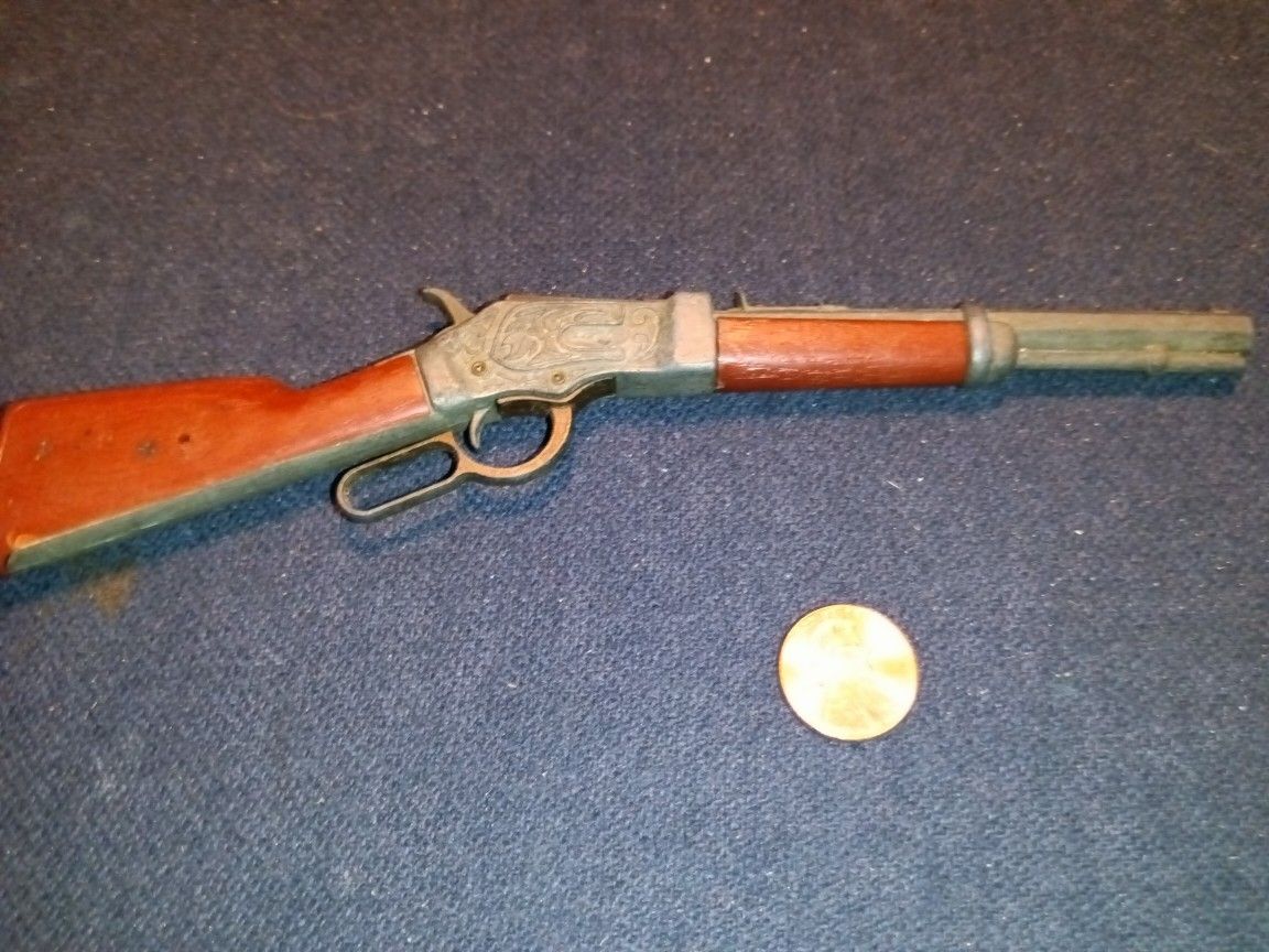 Vintage Miniature Riffle Toy