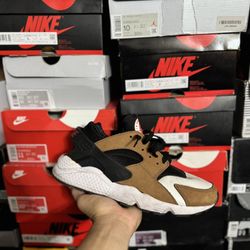 Nike Air Huarache Escape 2.0 size 10.5 USED But Clean