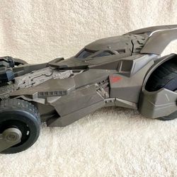Batman vs Superman: Dawn of Justice Epic Strike Batmobile and Batman Figure