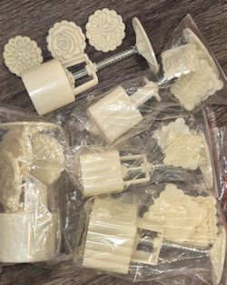 5 Hand-Press Mooncake Mold Presses