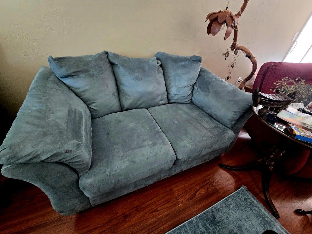 Free Couch Read All Description Please :)