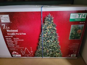Home Accents 7.5 ft Pre-Lit Christmas Tree